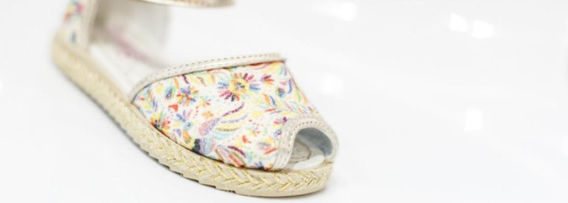 Classical taste and ethnic spirit for children’s summer shoes